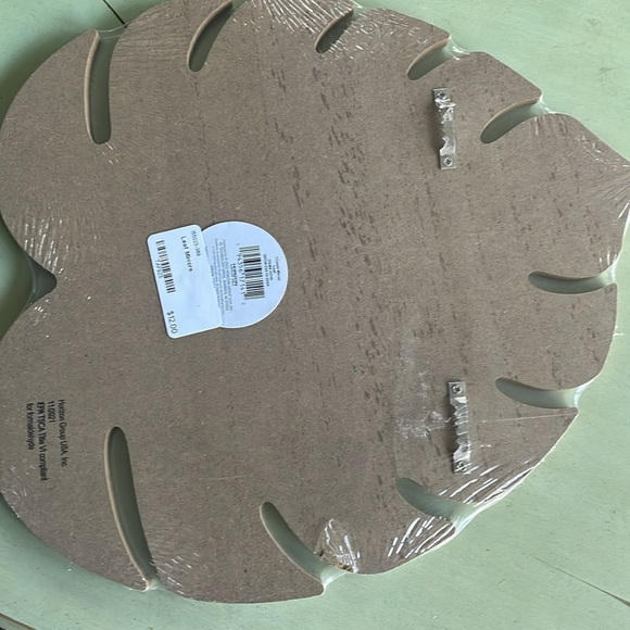 Beautiful Leaf Wall Mirror - Picture 3 of 3